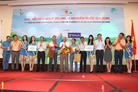 VGA và TPBank trao giải vô địch golf trung - cao niên năm 2015