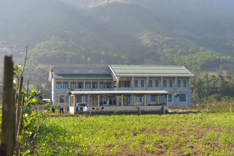 Trường bán trú Tà Long được Viettel xây dựng, nuôi lại bao ước mơ đến trường của học sinh nghèo Pakô, Vân Kiều. (Ảnh: Nguyễn Hà)