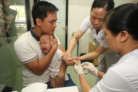 Khám cho bệnh nhi tại Trung tâm Bác sĩ gia đình Hà Nội, đường Hồ Mễ Trì, Thanh Xuân, Hà Nội. 