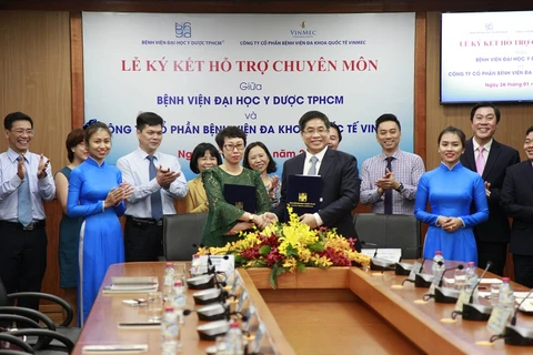 Bệnh viện Đại học Y Dược TP.HCM đã chính thức ký kết hợp tác chiến lược với Bệnh viện Đa khoa Quốc tế Vinmec Nha Trang
