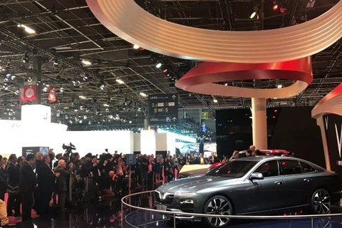 Sau 2 ngày chỉ mở của cho báo chí, hôm qua Paris Motor Show bắt đầu mở cửa cho công chúng