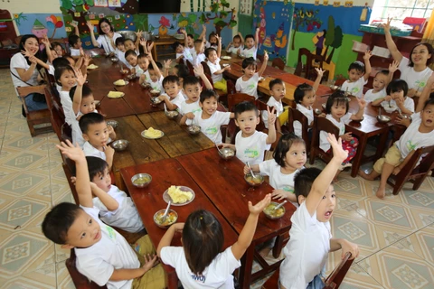 10.384 hộp sản phẩm Nutrilite Little Bits sẽ được phân phối cho 2.587 trẻ em suy dinh dưỡng hoặc có nguy cơ suy dinh dưỡng trong độ tuổi từ 3 đến 5 tuổi tại 6 trường mầm non thuộc huyện Cẩm Thủy, tỉnh Thanh Hóa. (Ảnh: PV)
