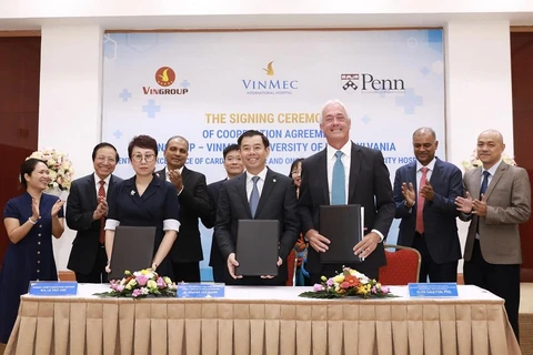 Đại học Pensylvania (Top 8 Đại học tinh hoa Mỹ) đã chính thức ký hợp tác trong vòng 5 năm với Tập đoàn Vingroup và Hệ thống Y tế Vinmec nhằm xây dựng các Trung tâm xuất sắc về tim mạch và ung bướu đầu tiên tại Việt Nam