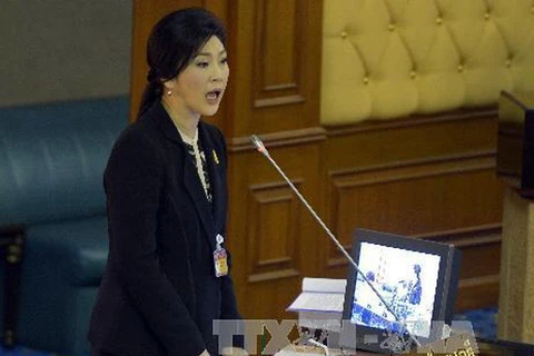 Thủ tướng Thái Lan Yingluck Shinawatra phát biểu tại Quốc hội ở Bangkok ngày 26/11. (Ảnh: AFP/TTXVN)