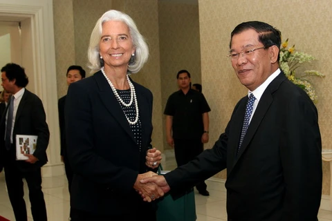 Thủ tướng Hun Sen và bà Christine Lagarde. (Nguồn: thecambodiaherald.com)