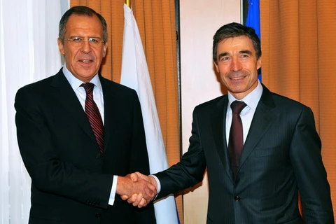 Tổng Thư ký NATO Anders Fogh Rasmussen (phải) và Ngoại trưởng Nga Sergei Lavrov tại một cuộc gặp. (Nguồn: nato.int)