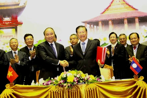 Kim ngạch xuất nhập khẩu Việt-Lào đạt 817 triệu USD 