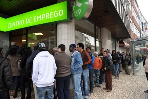 Bồ Đào Nha bác bỏ cắt giảm lương khu vực công
