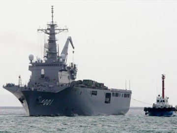 Tàu Osumi (trái). (Nguồn: ndtv.com)