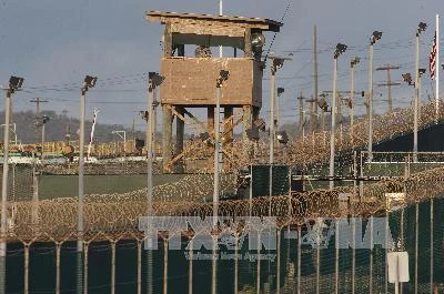 Binh sỹ Mỹ gác tại nhà tù ở vịnh Guantanamo. (Ảnh: AFP/TTXVN)