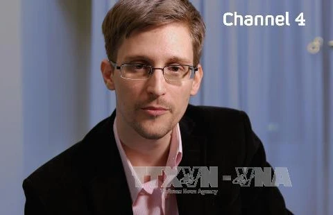 Cựu điệp viên Edward Snowden trong buổi ghi hình của Kênh 4 do Đài truyền hình Anh phát ngày 24/12/2013. (Ảnh: AFP/TTXVN)