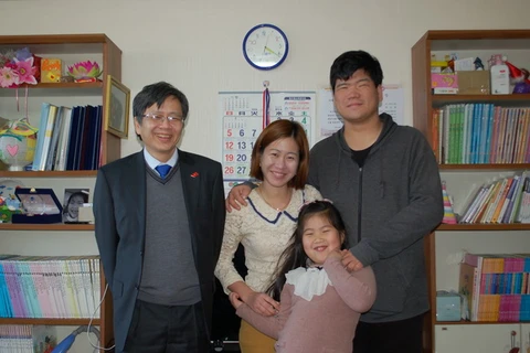 Đại sứ quán tại Hàn Quốc chúc Tết gia đình cô dâu Việt