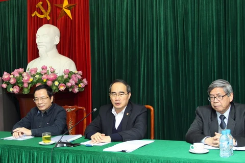 Ông Nguyễn Thiện Nhân (giữa) chủ trì buổi làm việc. (Ảnh: Lâm Khánh/TTXVN)