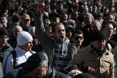 Người dân Crimea tham gia cuộc tuần hành. (Nguồn: en.itar-tass.com)