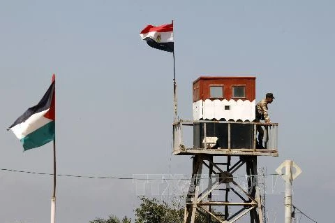 Binh sĩ Ai Cập canh gác tại Kênh đào Suez. (Nguồn: TTXVN)