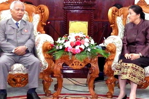 Chủ tịch Quốc hội Lào Pani Zathotou tiếp ông Ksor Phước. (Ảnh: Hoàng Chương/Vietnam+)
