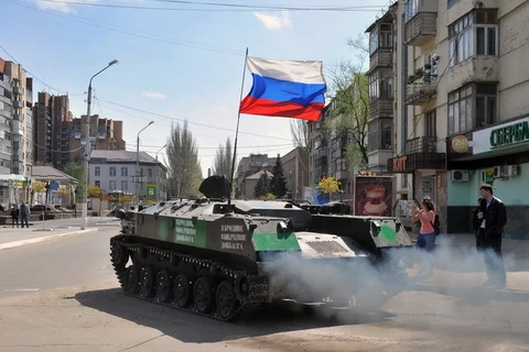 Quân đội Ukraine bỏ chốt kiểm soát mới chiếm ở Slavyansk