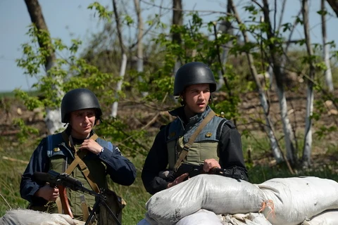 Phái viên OSCE đến Slavyansk giải cứu 8 quan sát viên bị bắt