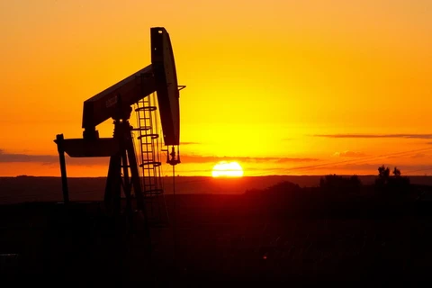 Nguồn cung tăng đẩy giá dầu tại thị trường Mỹ đi xuống