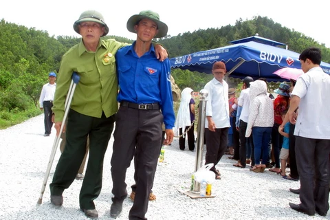 Hàng vạn du khách thăm viếng nơi an nghỉ của Đại Tướng