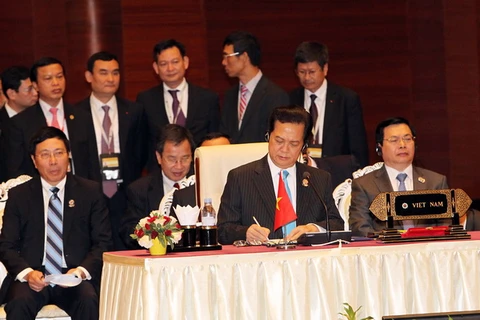 Hội nghị cấp cao ASEAN chú trọng xây dựng cộng đồng khu vực
