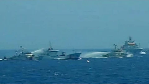 Trung Quốc đã sử dụng ba tàu để bao vây tàu CSB 4032 của Việt Nam. (Nguồn: Cảnh sát biển Việt Nam)
