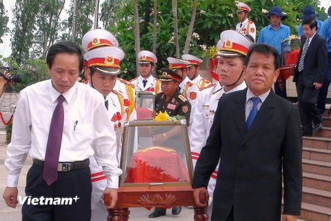 Truy điệu và an táng 32 hài cốt liệt sỹ hy sinh tại Lào 