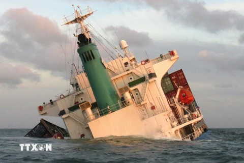 Trục vớt thành công tàu Heung-A Dragon bị chìm ở Vũng Tàu