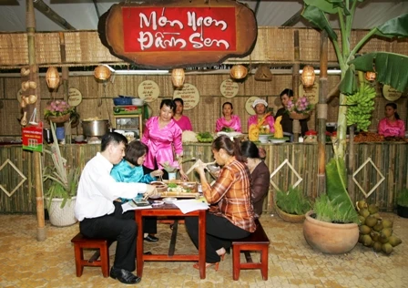 Một gian hàng tại Liên hoan ẩm thực đất phương Nam lần thứ tư năm 2014. (Nguồn: amthucdatphuongnam.com)