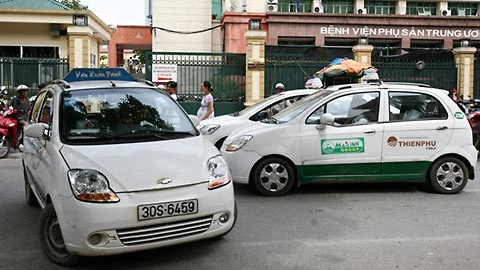 Hà Nội xử lý xe taxi gây mất trật tự tại cổng các bệnh viện