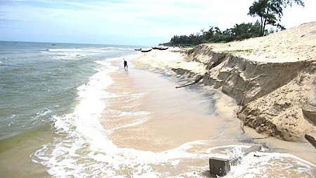 Thừa Thiên-Huế đầu tư 49 tỷ đồng chống xói lở bờ biển