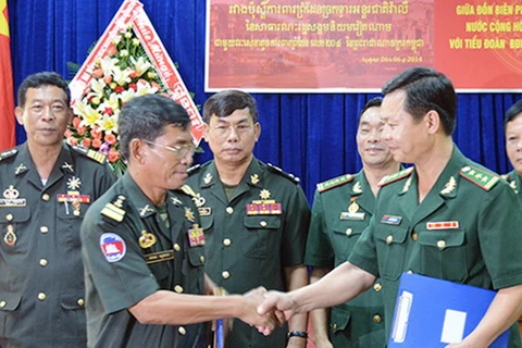  Việt Nam-Campuchia tăng đoàn kết lực lượng vũ trang biên giới