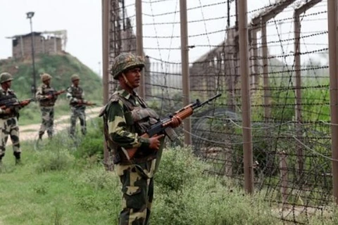 Binh sỹ Ấn Độ đứng gác gần biên giới với Pakistan. (Nguồn: presstv.ir)