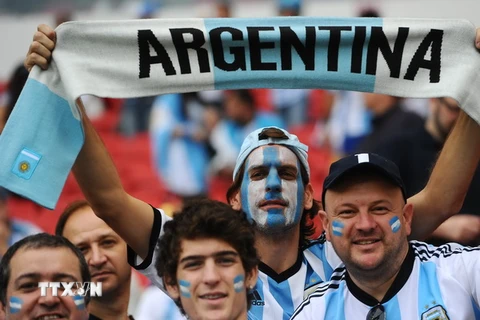Brazil "cấm cửa" 32 cổ động viên quá khích của Argentina