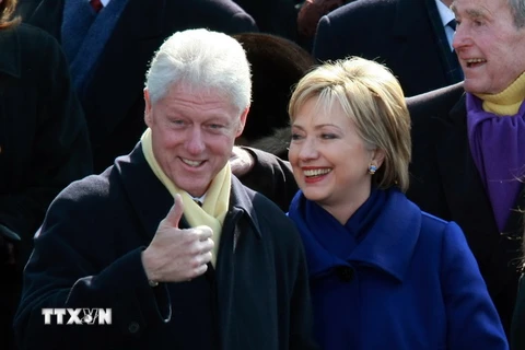 Vợ chồng cựu Tổng thống Clinton vận động được hơn 1 tỷ USD