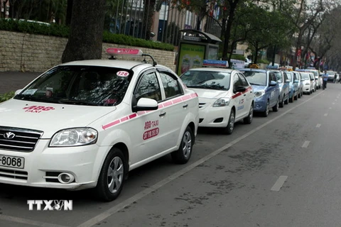 Cấm xe tải và taxi hoạt động giờ cao điểm trên đường Láng