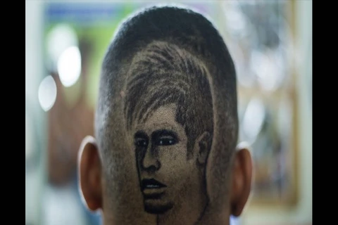 Dân Brazil đua nhau cắt kiểu tóc có hình ảnh tiền đạo Neymar