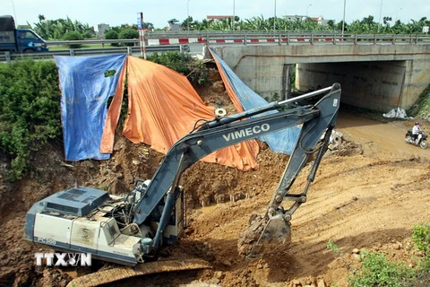 Khởi tố vụ án vỡ đường ống nước sông Đà để điều tra