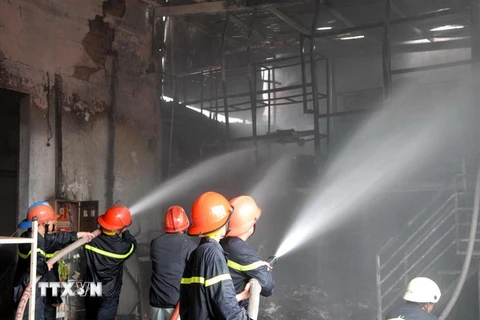 Phú Thọ: Cháy lớn tại công ty nhôm, thiêu rụi 1.000m2 nhà xưởng