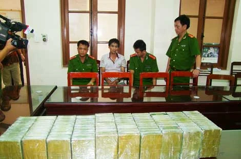 Thái Nguyên bắt hai đối tượng vận chuyển 100 bánh heroin