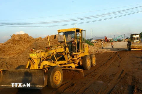 Hà Nội giải phóng mặt bằng ba dự án giao thông trong 2014