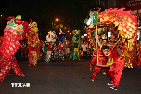 [Photo] Tưng bừng lễ hội đêm rằm vui Tết Trung thu tại Hà Nội