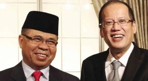 Tổng thống Benigno Aquino III và thủ lĩnh nhóm phiến quân MILF Al Haj Murad Ebrahim. (Nguồn: newsinfo.inquirer.net)