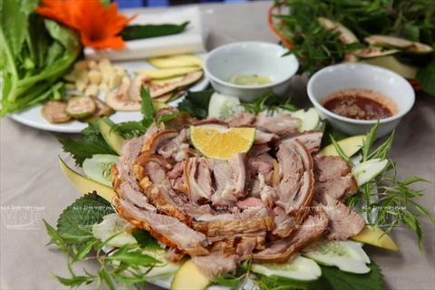 Bê thui Cầu Mống - món ăn đặc sản nổi tiếng của Việt Nam