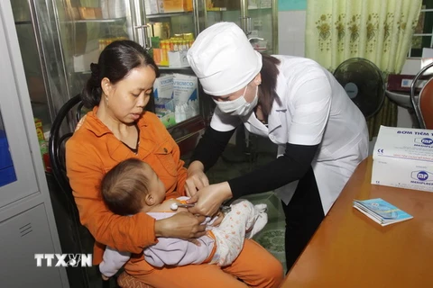 Chiến dịch tiêm vắcxin sởi-rubella đã triển khai tại 15 tỉnh, thành