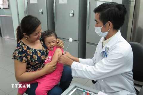Khẩn trương dập dịch sốt phát ban dạng sởi tại Nghệ An