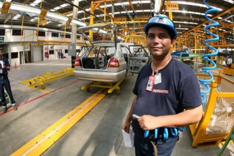 Venezuela tăng thêm 15% mức lương tối thiểu cho người lao động