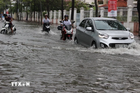 Cần Thơ: Nhiều tuyến đường ngập trong nước do mưa lớn kéo dài