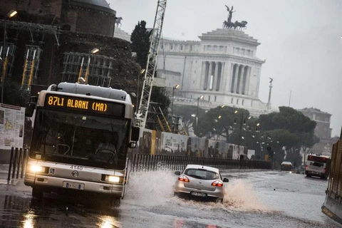 Chính quyền Italy báo động đỏ ở Rome và 8 vùng vì thời tiết xấu
