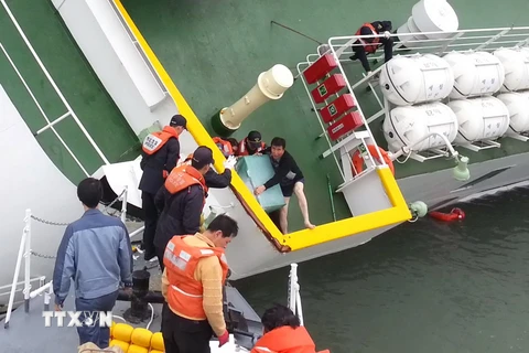 Hàn Quốc dừng tìm kiếm nạn nhân mất tích vụ chìm phà SEWOL